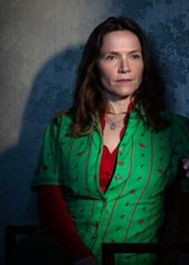 Jessica Hynes
as Edith Lyons