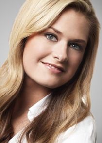 Maggie Lawson
as Juliet O'Hara