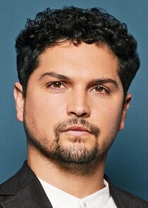 Augusto Aguilera
as Mateo Flores