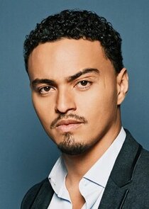 Tonatiuh Elizarraraz
as Antonio Sandoval