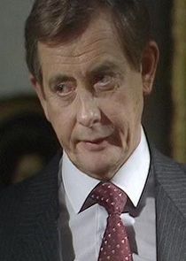 Derek Fowlds
as Bernard Woolley