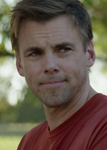 Tommy Dewey
as Henry