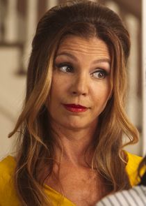 Roxanne McKee
as Eve Zhou