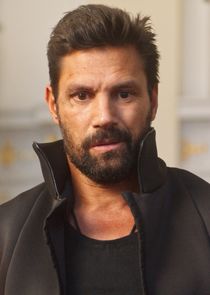 Manu Bennett
as Leone Vokk