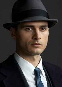 Michael Malarkey
as Captain Michael Quinn