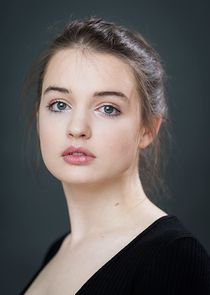 Tallulah Greive
as Maddie Douglas