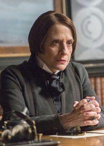 Patti LuPone
as Dr. Seward