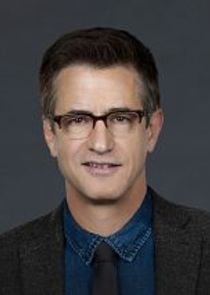 Dermot Mulroney
as Dr. Walter Wallace