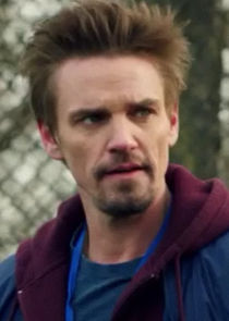 Riley Smith
as Levi Scott