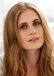 Caroline Kaplan
as Janel Flynn