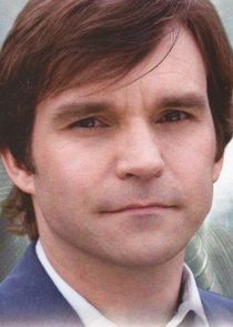 Geoff Gustafson
as Lt. Kenneth 