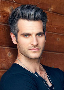 Alan Powell
as Mike McQuigg