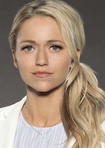 Johanna Braddy
as Shelby Wyatt