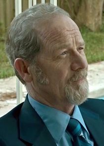 Peter Mullan
as Broker