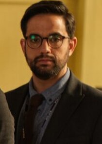 George Bukhari
as DC Darren Lakhan