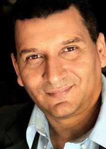 Roberto Montesinos
as Guillermo Villanueva