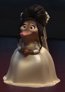 Leah Latham
as Fru Fru