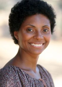 Leslie Uggams
as Kizzy Reynolds