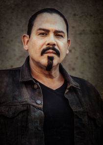 Emilio Rivera
as Hector 