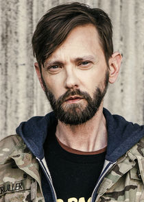 DJ Qualls
as Simon 