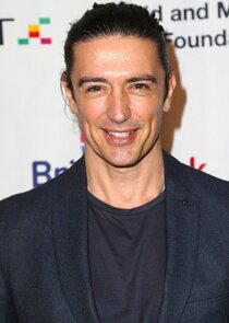 Adam Croasdell
as Lemur Dad