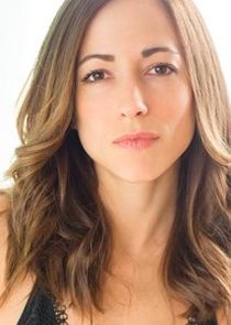 Carolina Ravassa
as Mama Penguin