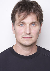 Jonathan Goad
as John Knox