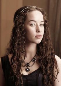 Anna Popplewell
as Lola