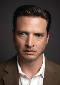 Aden Young
as Daniel Holden