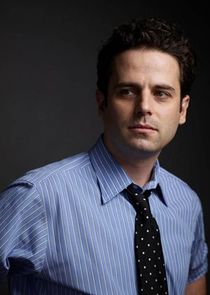 Luke Kirby
as Jon Stern