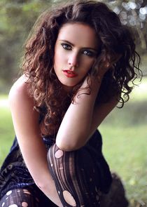 Amy Manson
as Rhona Moncrieffe