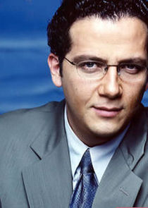 Víctor Huggo Martin
as Enrique Leyra