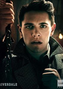 Casey Cott
as Kevin Keller