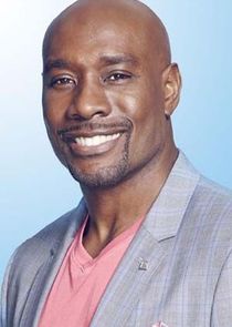 Morris Chestnut
as Dr. Beaumont Rosewood Jr.