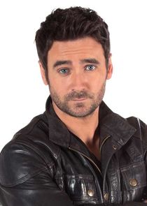 Allan Hawco
as Jake Doyle