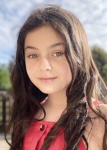 Fleur Tashjian
as Iris Jones