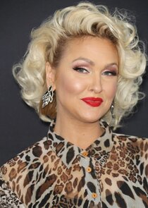 Jenn Lyon
as Courteney Potter