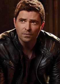 Kavan Smith
as Tom Travis