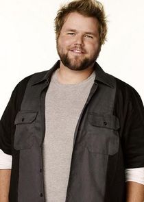 Tyler Labine
as Bert 