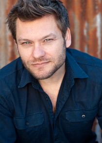 Josef Ber
as Sgt. Dominic Wales