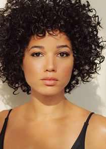 Alisha Wainwright
as Nicole Warren