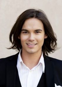 Tyler Blackburn
as Caleb Rivers