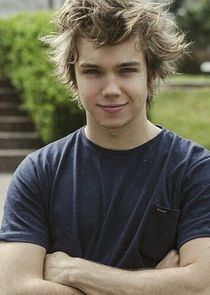 Franco Masini
as Cesar Alsina-Suarez