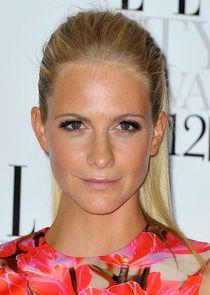 Poppy Delevingne
as Daphne Al-Qadar