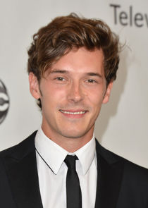 Sam Palladio
as Luke Chapman