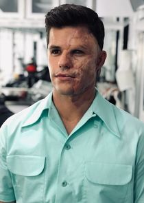 Charlie Carver
as Huck Finnigan