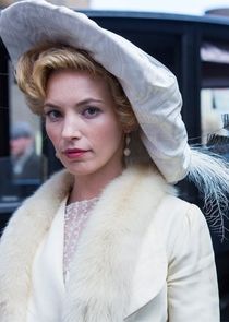 Perdita Weeks
as Vanessa Hammond