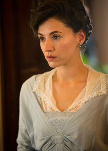 Charlie Murphy
as Elizabeth Butler