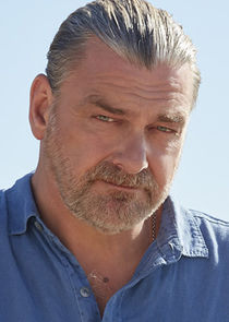 Ray Stevenson
as Jake Elliot