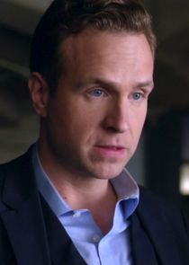 Rafe Spall
as Reg Whitehead